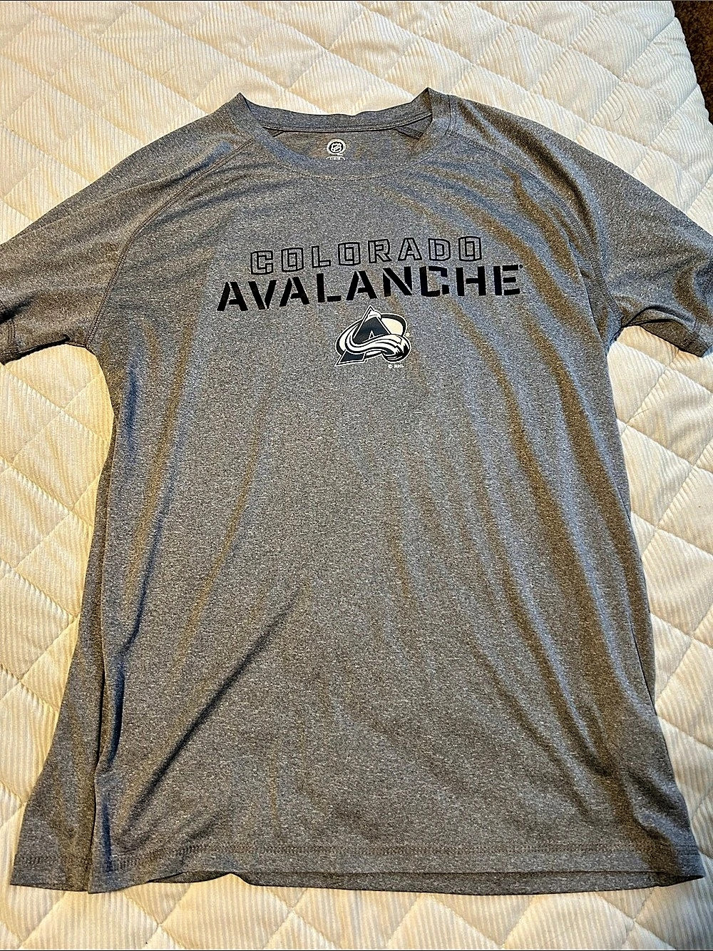 Colorado Avalanche Graphic Tee Size large